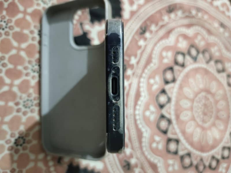 Apple iPhone 15 Pro 4