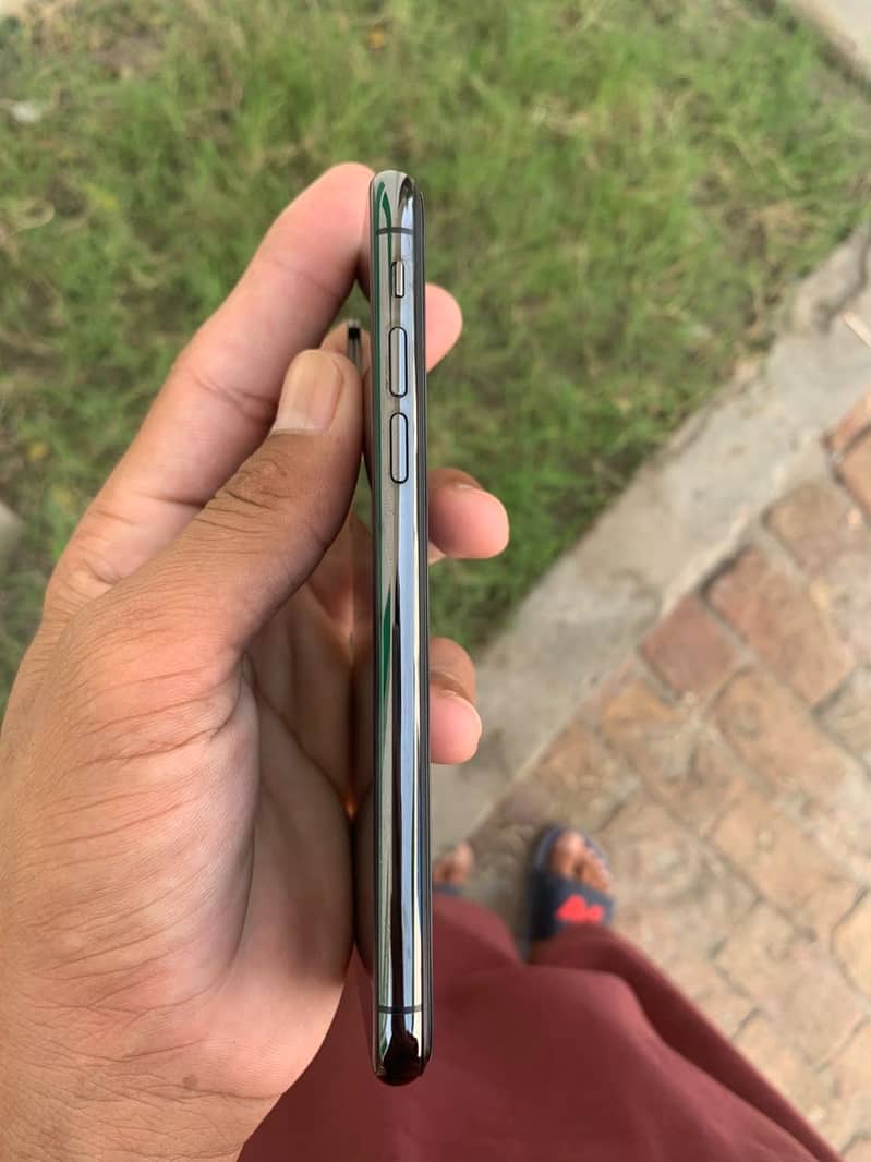 Apple iPhone XS 0