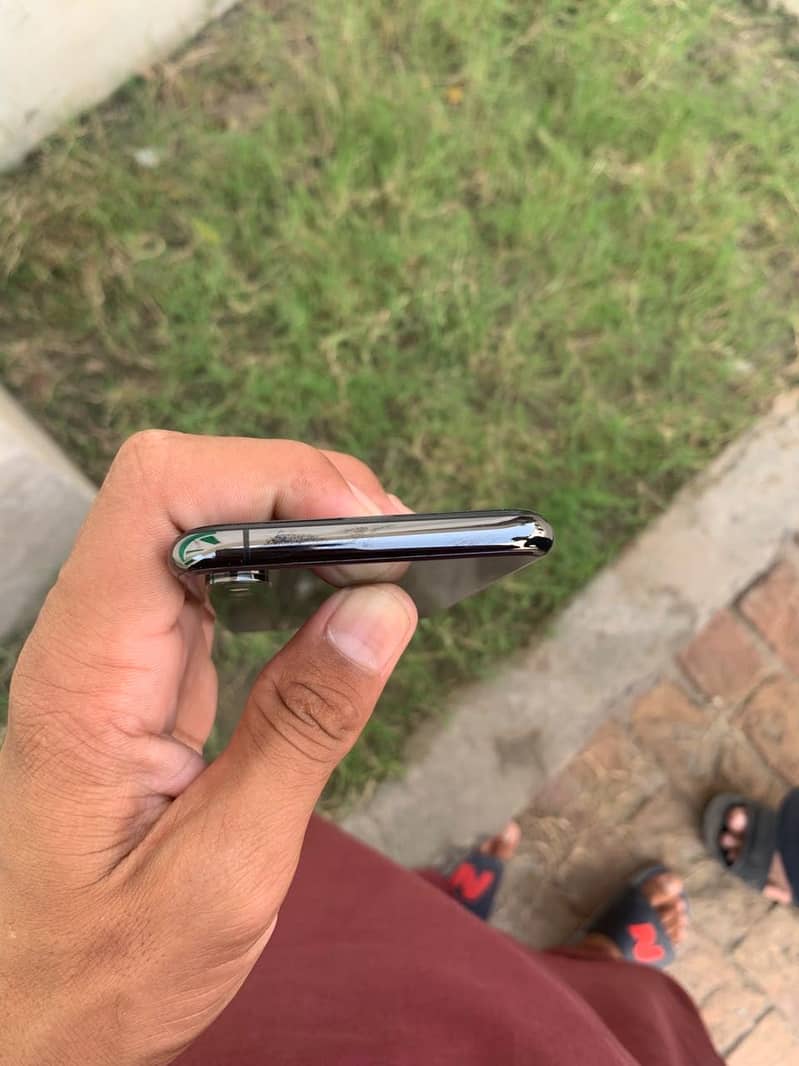 Apple iPhone XS 3