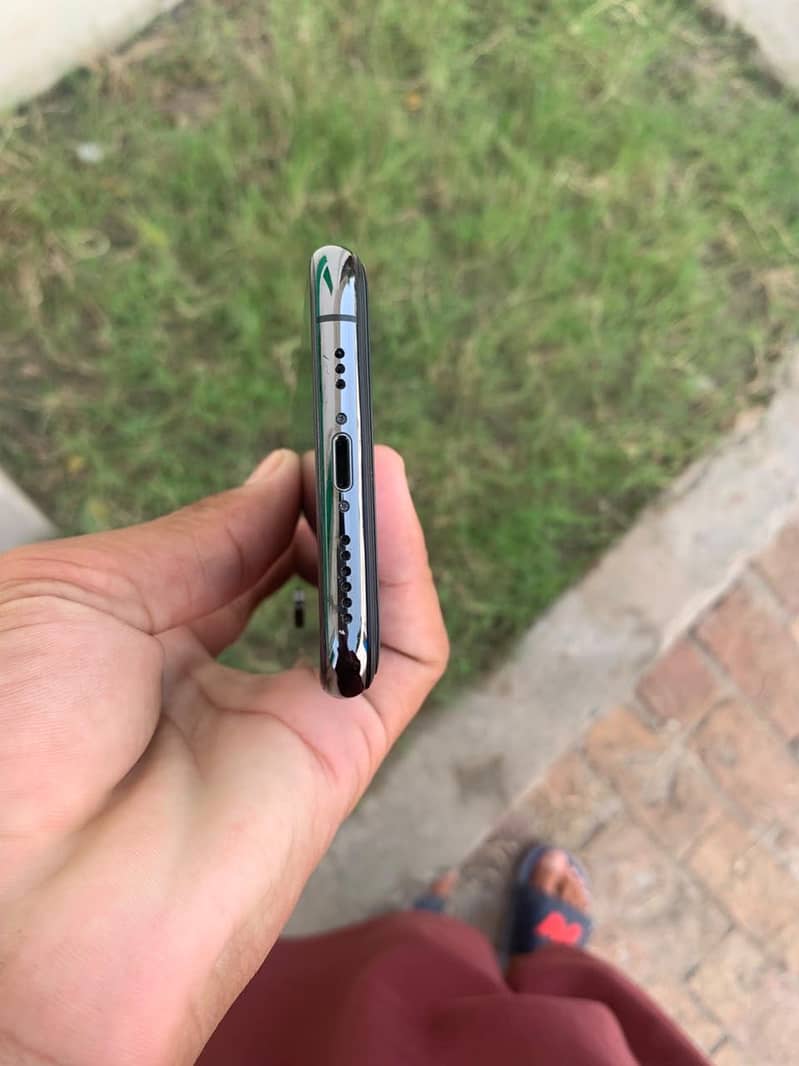 Apple iPhone XS 5