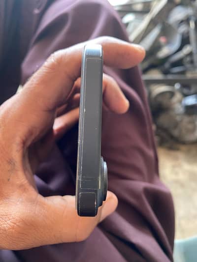 Apple iPhone 16