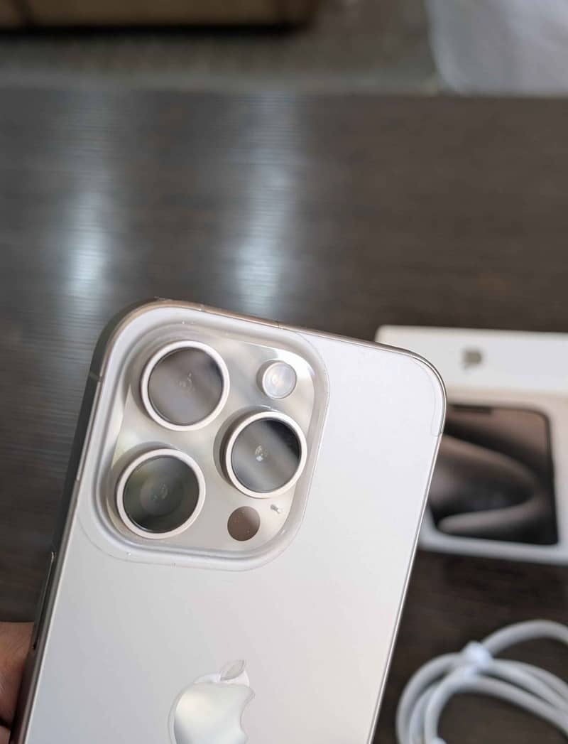 Apple iPhone 15 Pro Max 2