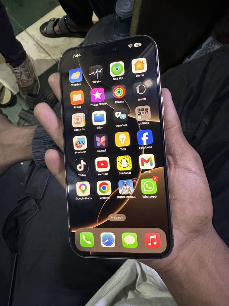 Apple iPhone 16 Pro Max 3