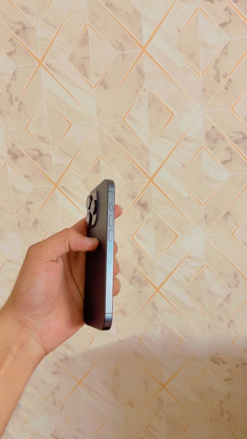 Apple iPhone 15 Pro 1