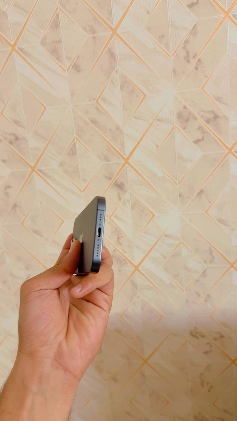 Apple iPhone 15 Pro 3