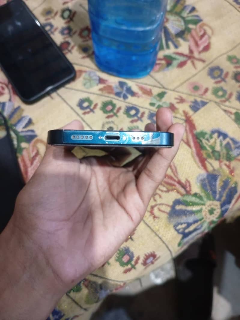 Apple iPhone 13 3