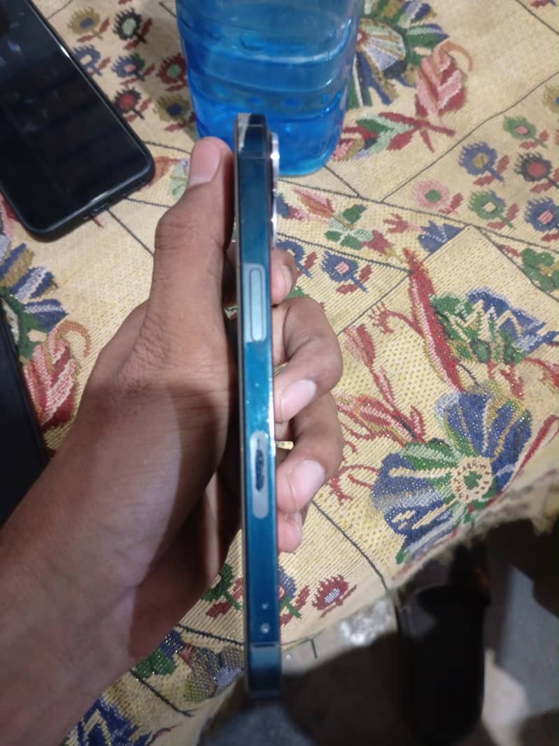 Apple iPhone 13 6