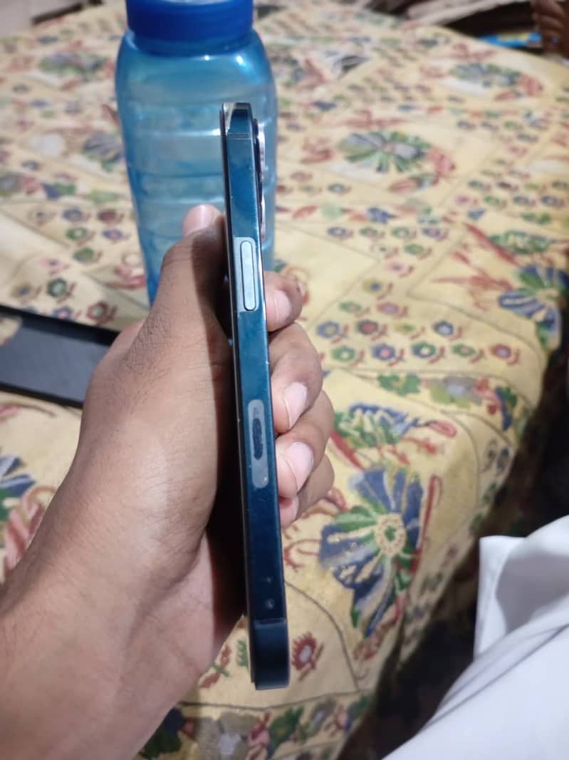Apple iPhone 13 7