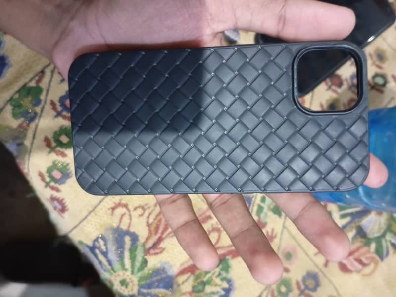 Apple iPhone 13 12