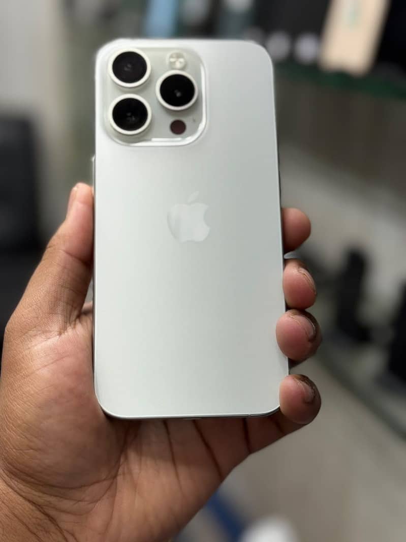 Apple iPhone 15 Pro 0