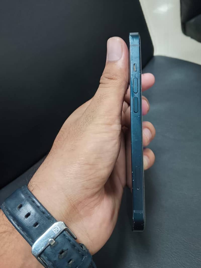 Apple iPhone 13 2