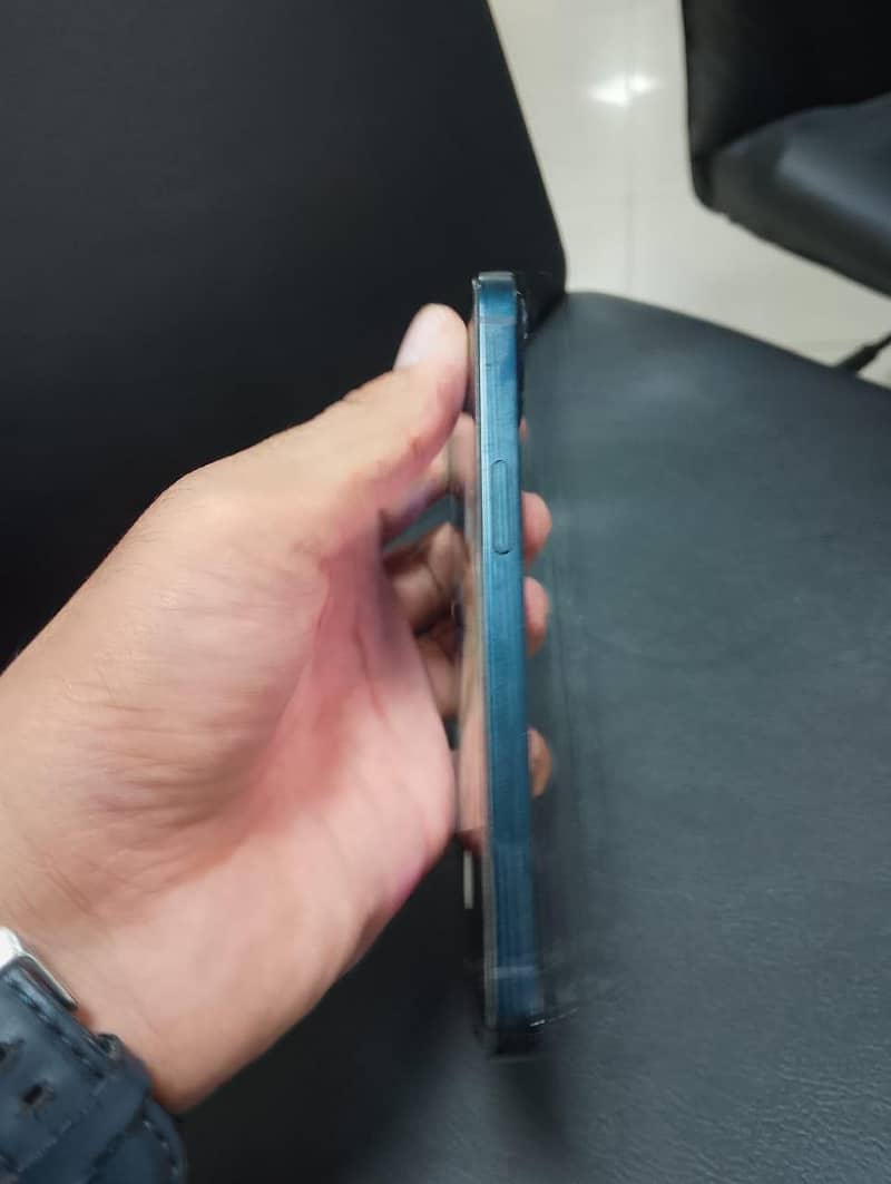 Apple iPhone 13 4