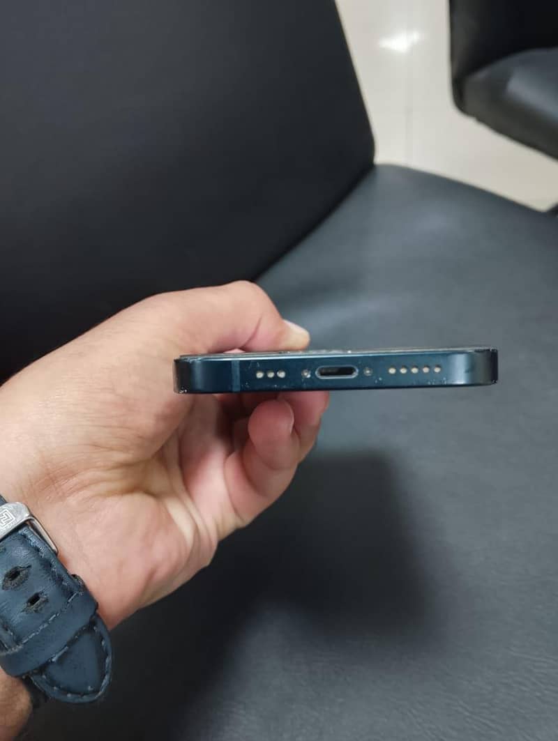 Apple iPhone 13 5