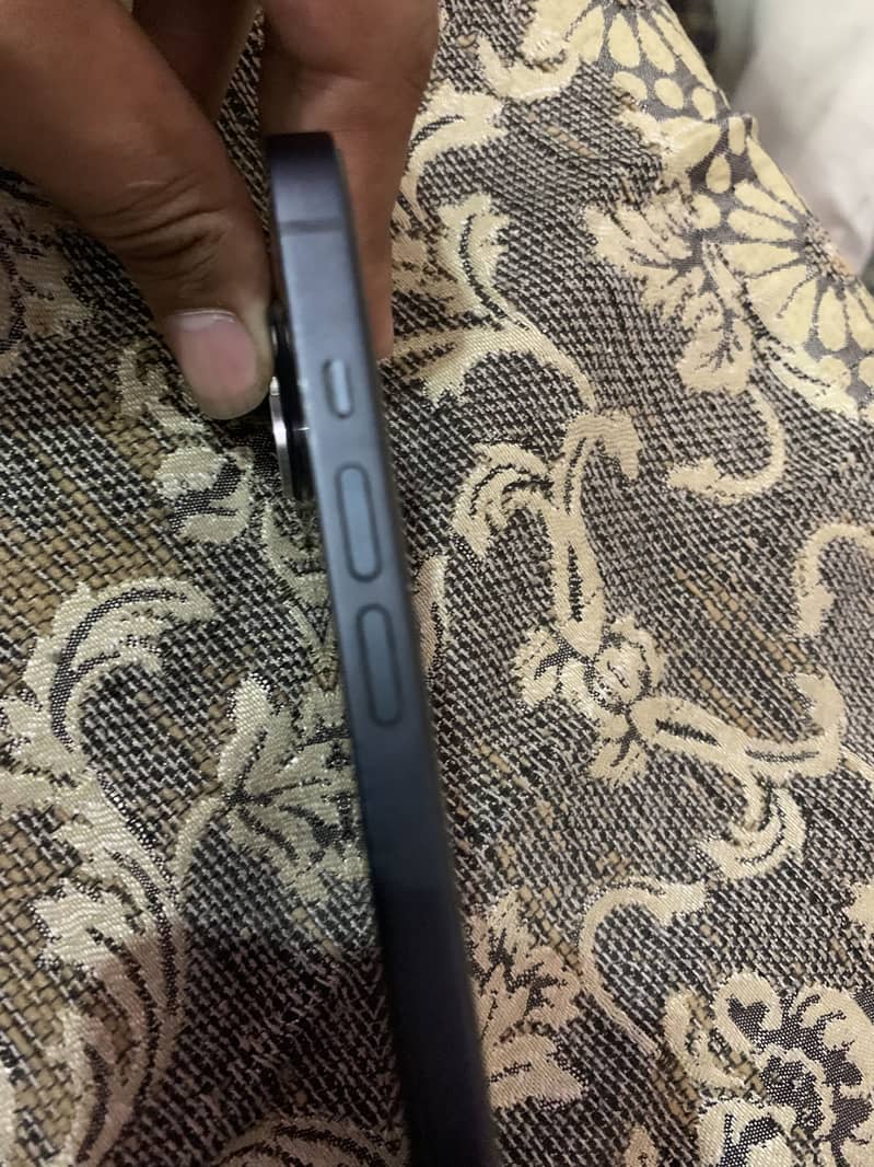 Apple iPhone 13 0