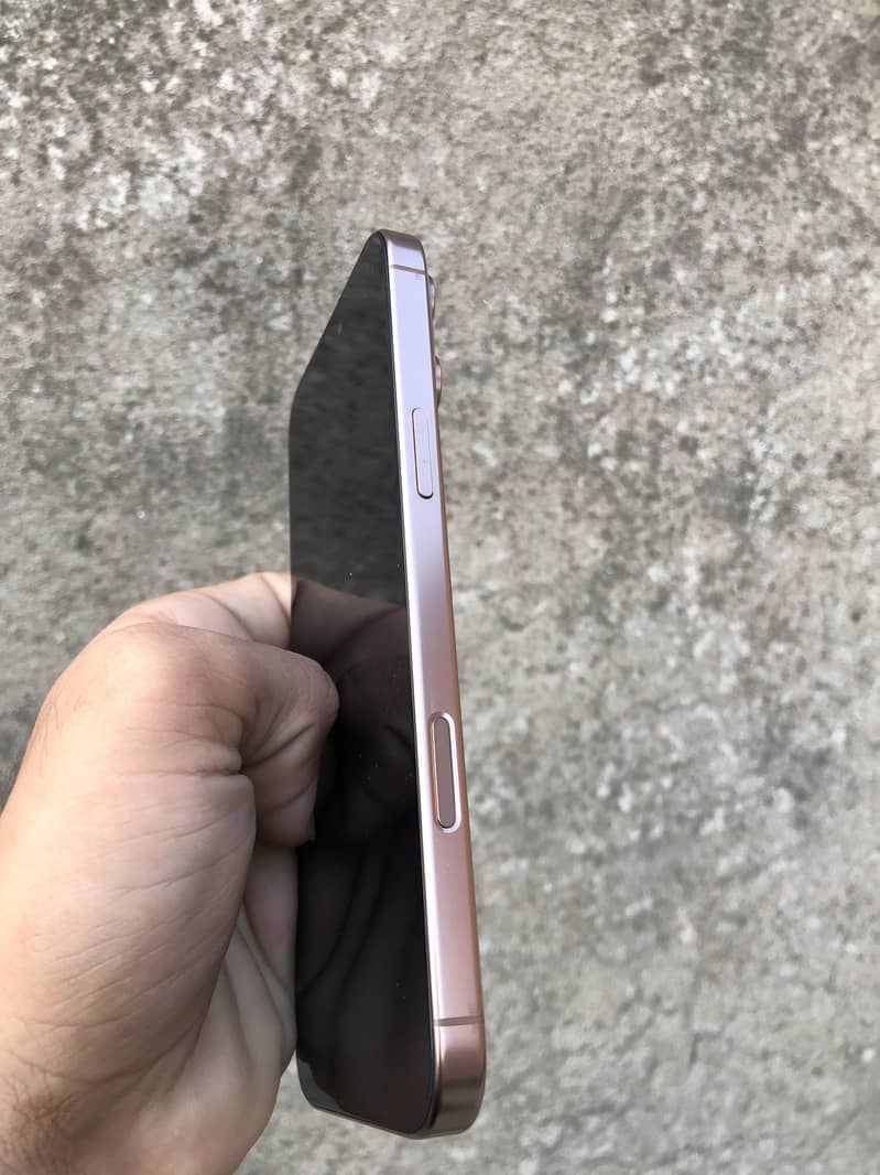 Apple iPhone 16 Pro Max 5