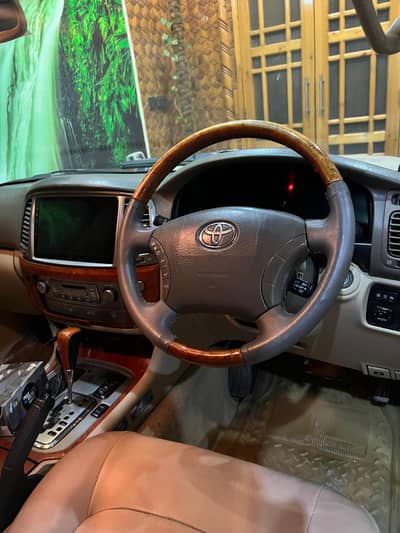 Toyta cygnus 2002 model 2005 registered