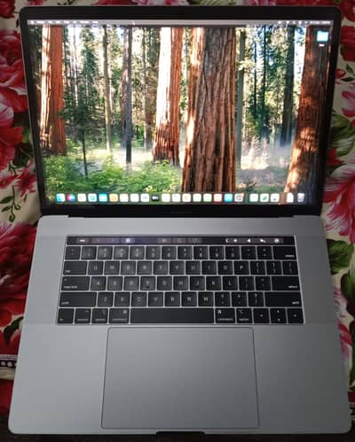 MacBook Pro 2019, 15 inch, core i9, RAM 32gb ang 512gb SSD