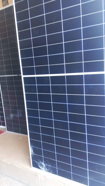 JA Solar 585W High-Efficiency Solar Panel