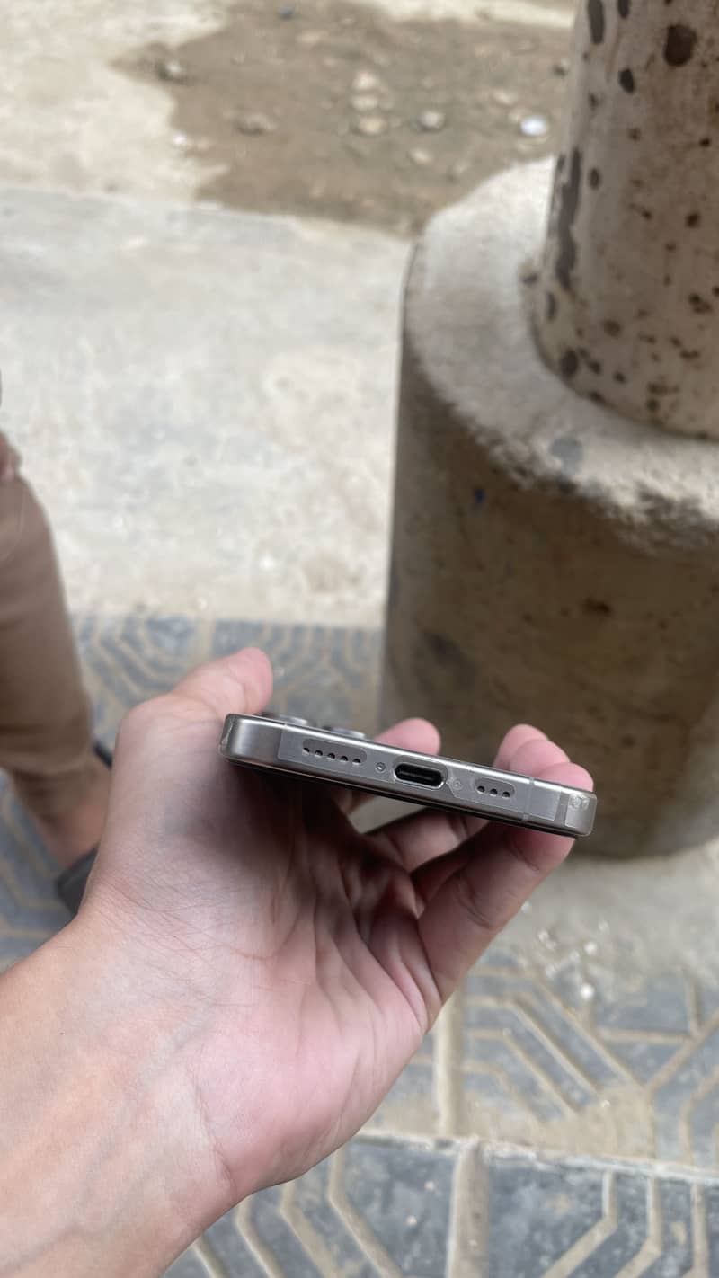 Apple iPhone 15 Pro 3