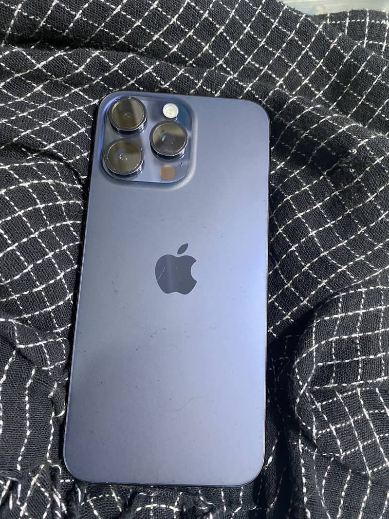 Apple iPhone 15 Pro Max 0