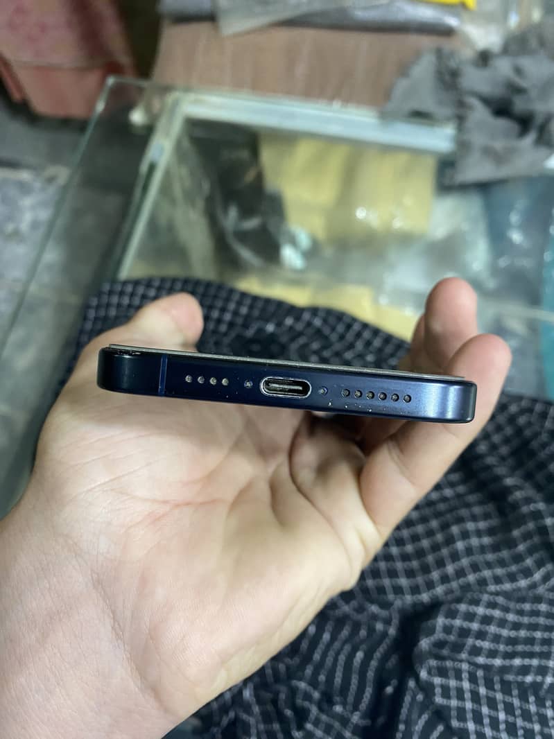 Apple iPhone 15 Pro Max 2