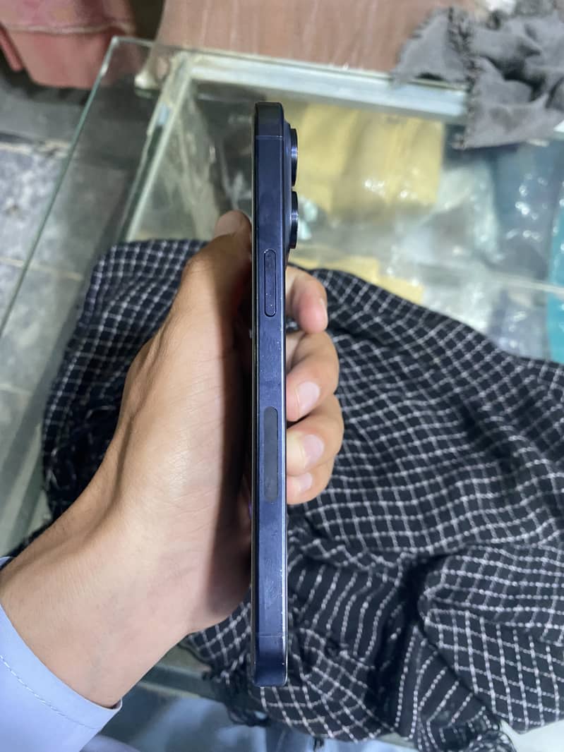 Apple iPhone 15 Pro Max 3
