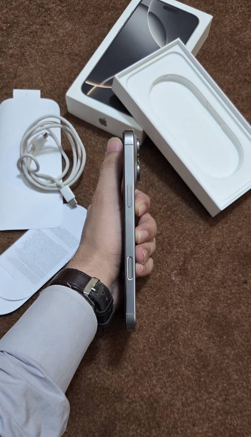 Apple iPhone 16 Pro Max 1
