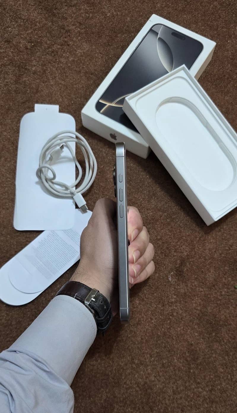 Apple iPhone 16 Pro Max 2