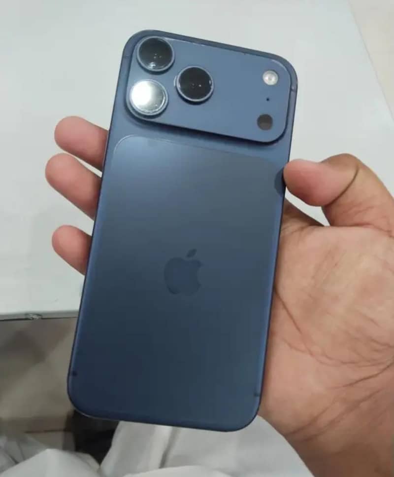 Apple iPhone 17 Pro Max 0