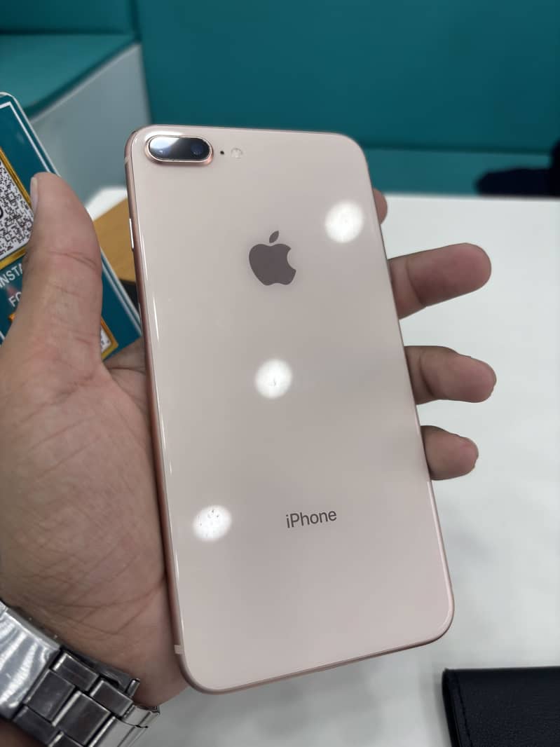Apple iPhone 8 Plus 0