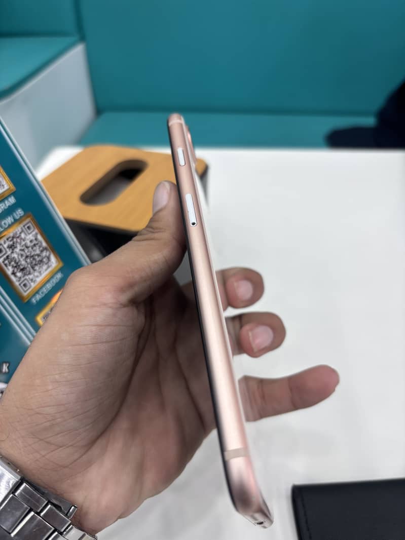 Apple iPhone 8 Plus 1