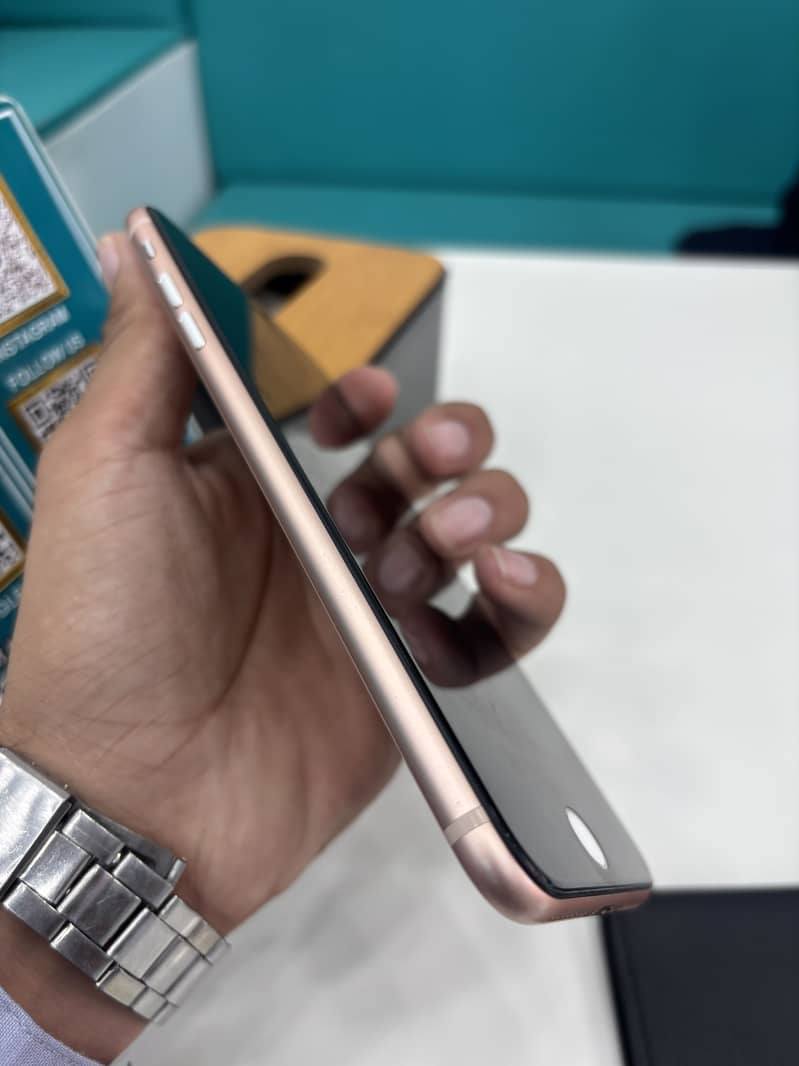 Apple iPhone 8 Plus 2