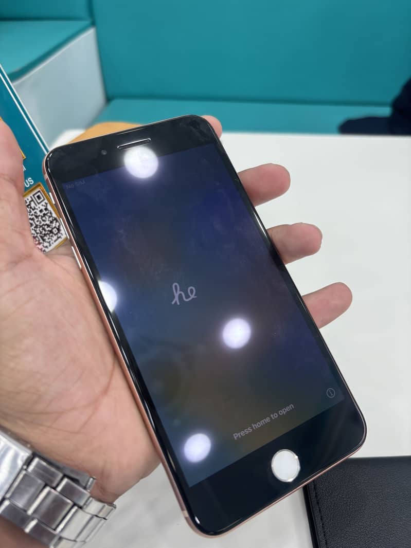 Apple iPhone 8 Plus 3