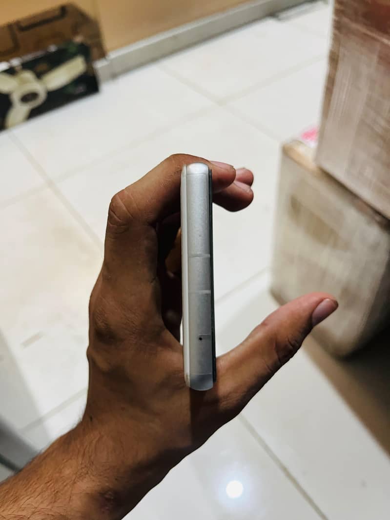 Google Pixel 7a 2