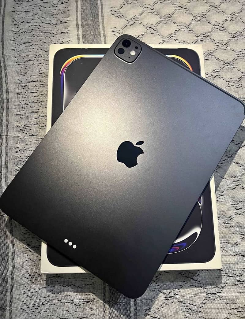 iPad Pro M5 With Box 1