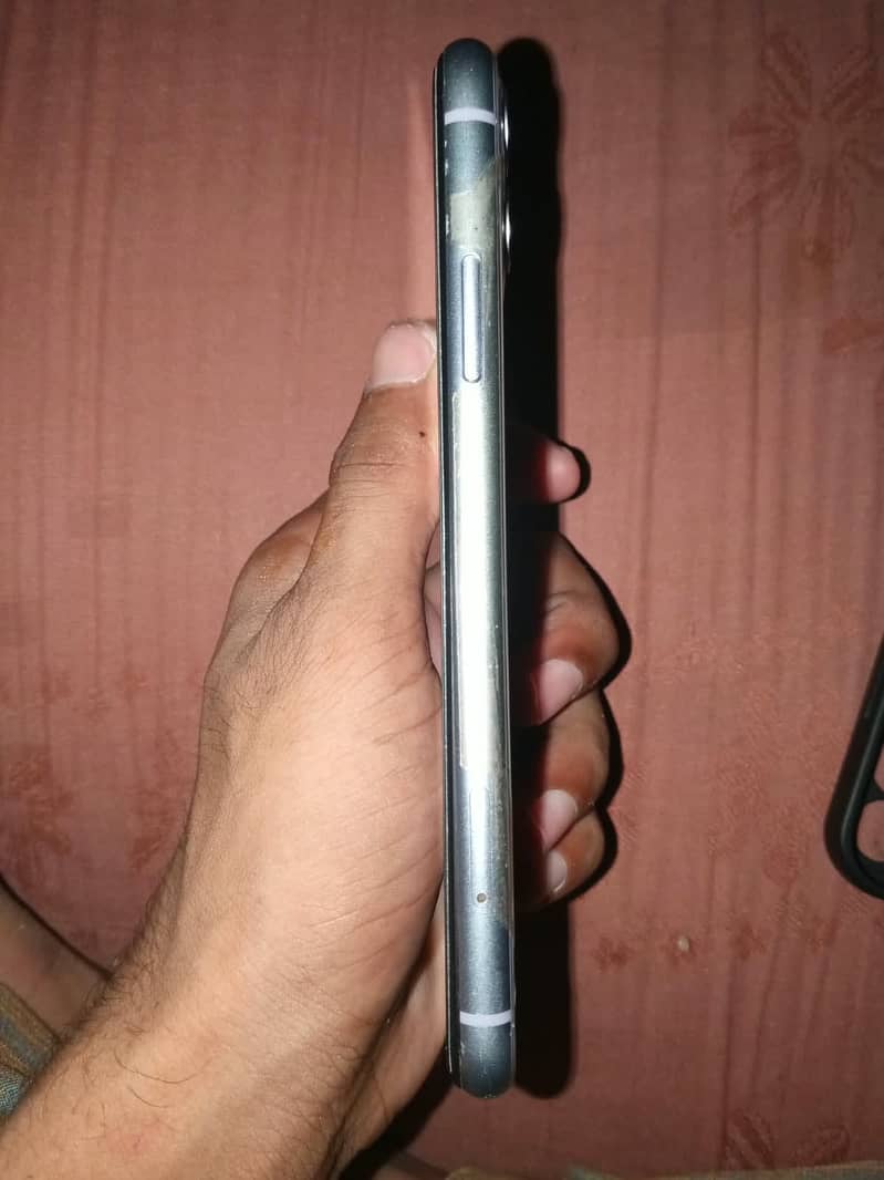 Apple iPhone 11 0