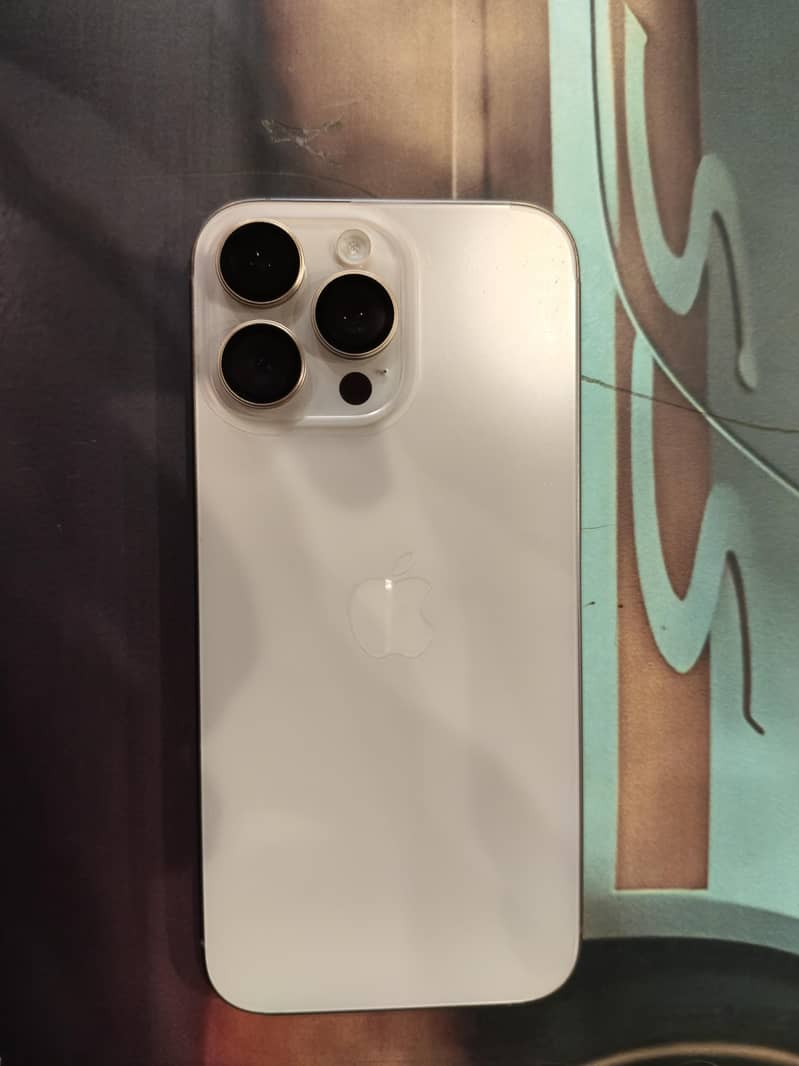 Apple iPhone 16 Pro Max 0