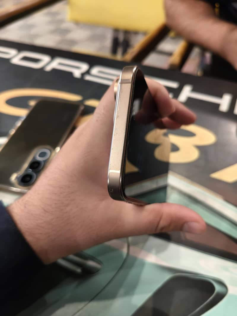 Apple iPhone 16 Pro Max 2