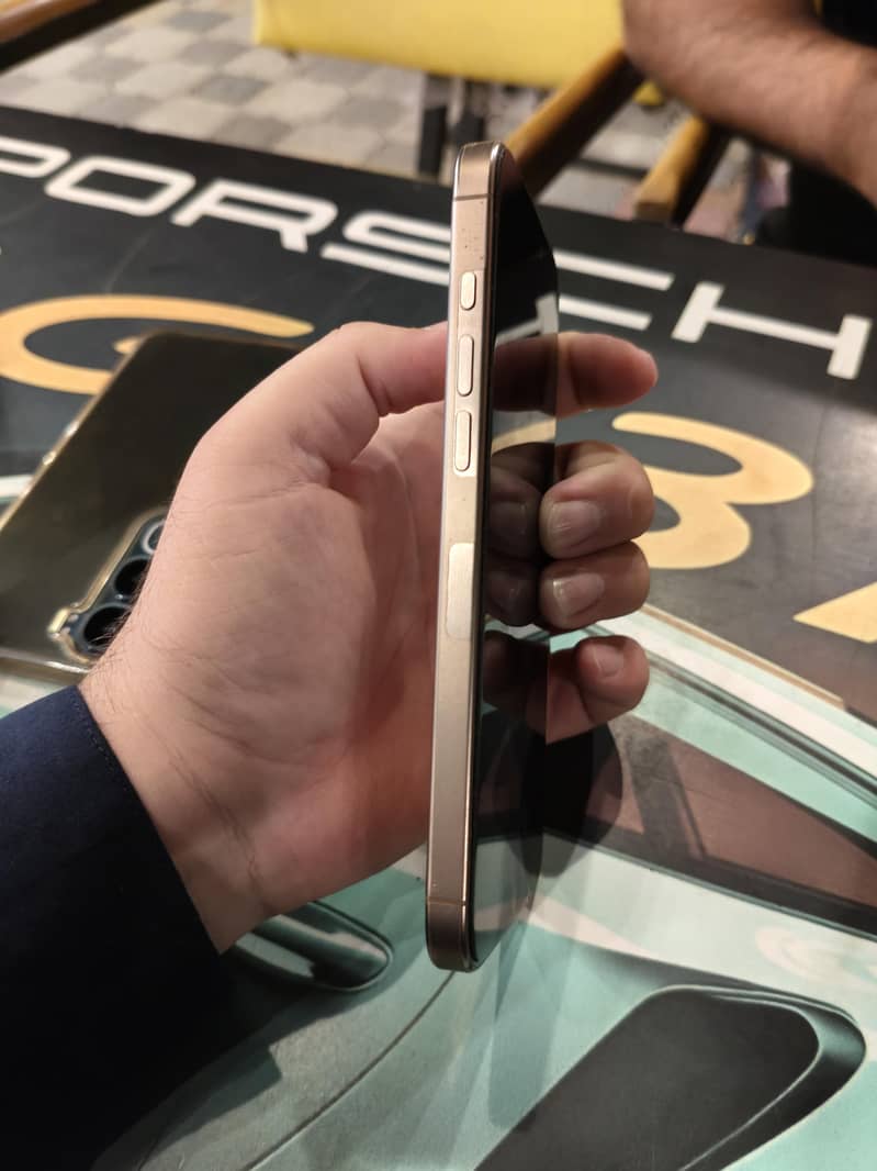 Apple iPhone 16 Pro Max 3