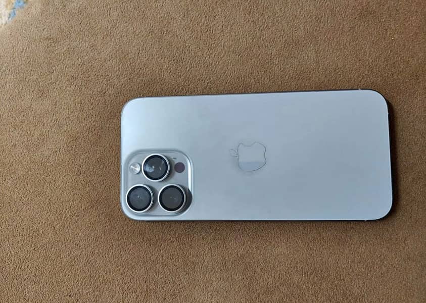Apple iPhone 15 Pro Max 0