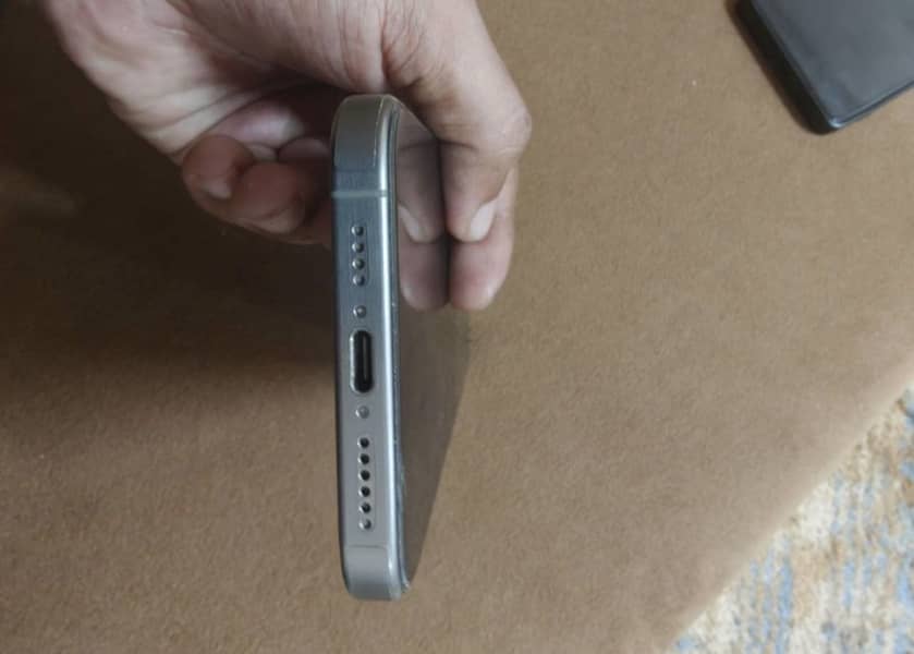 Apple iPhone 15 Pro Max 2