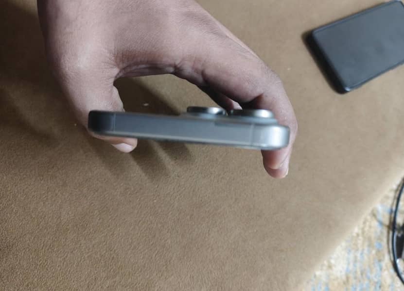 Apple iPhone 15 Pro Max 4