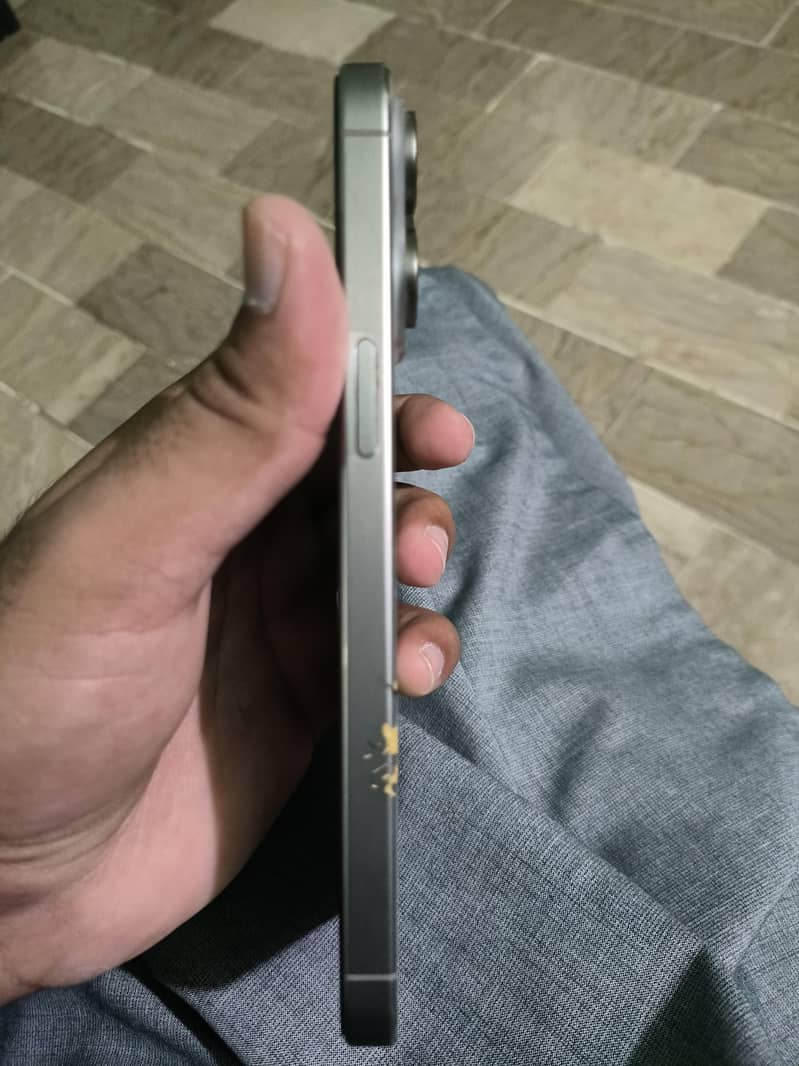 Apple iPhone 15 Pro Max 1