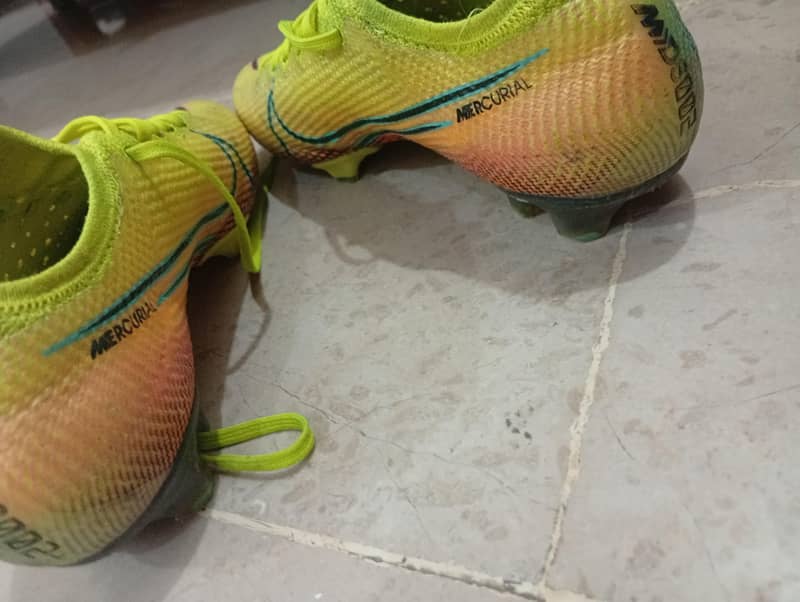 Nike studs 0