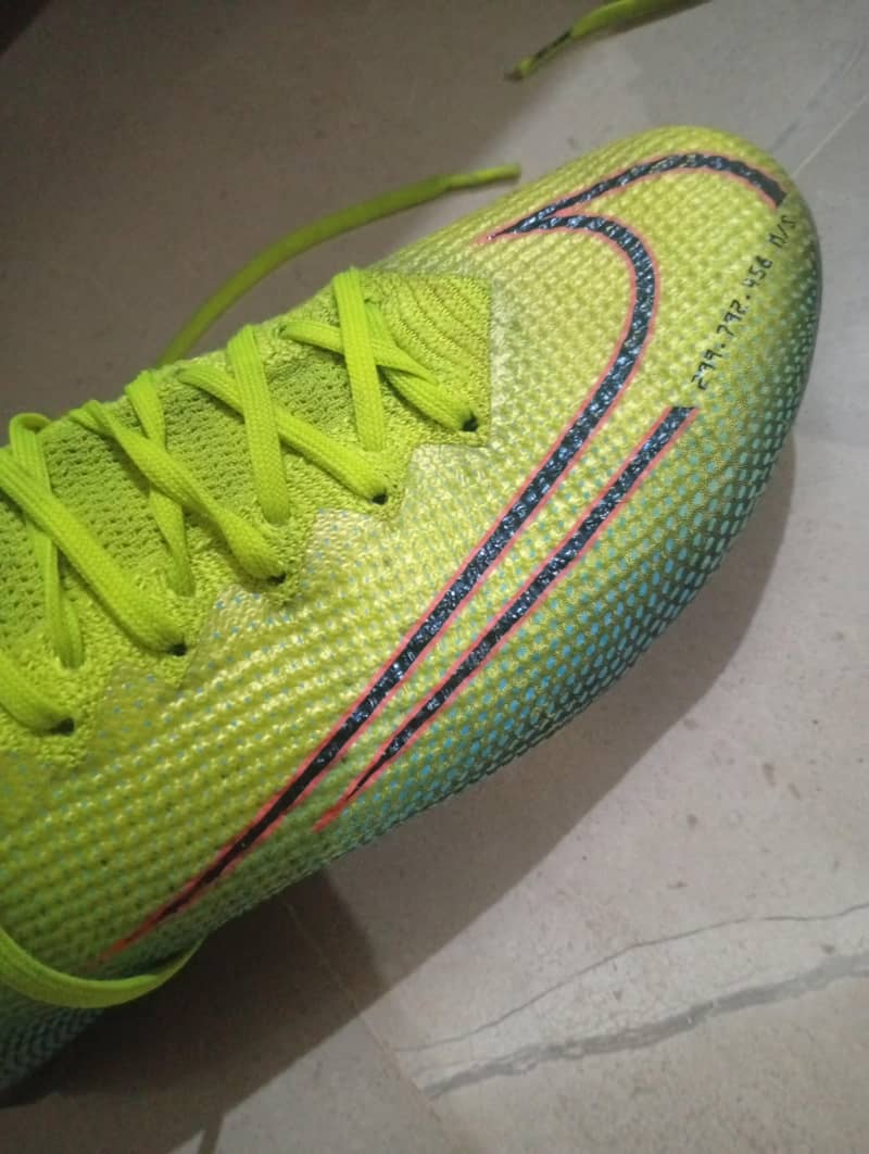 Nike studs 1