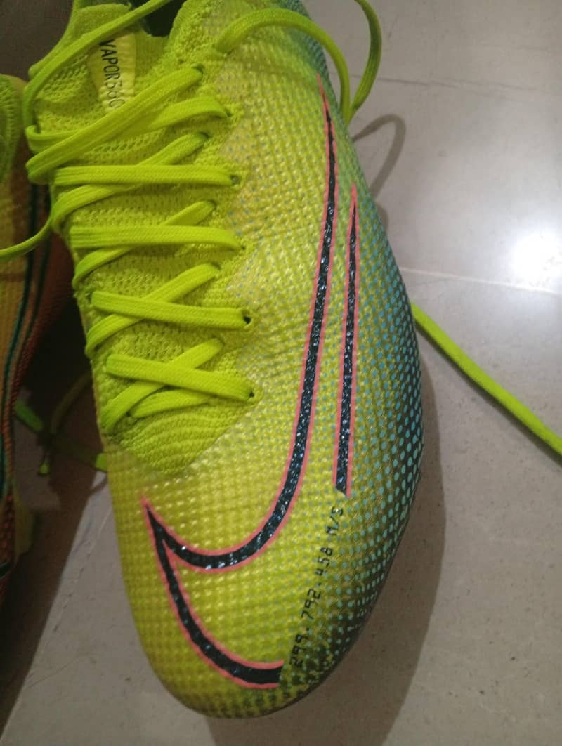 Nike studs 2