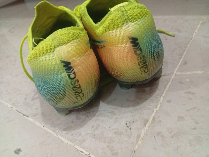 Nike studs 3