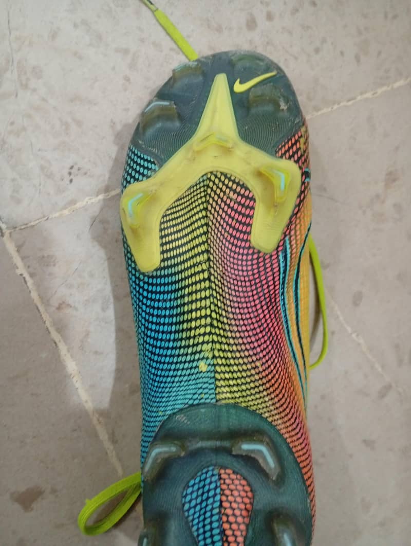 Nike studs 4