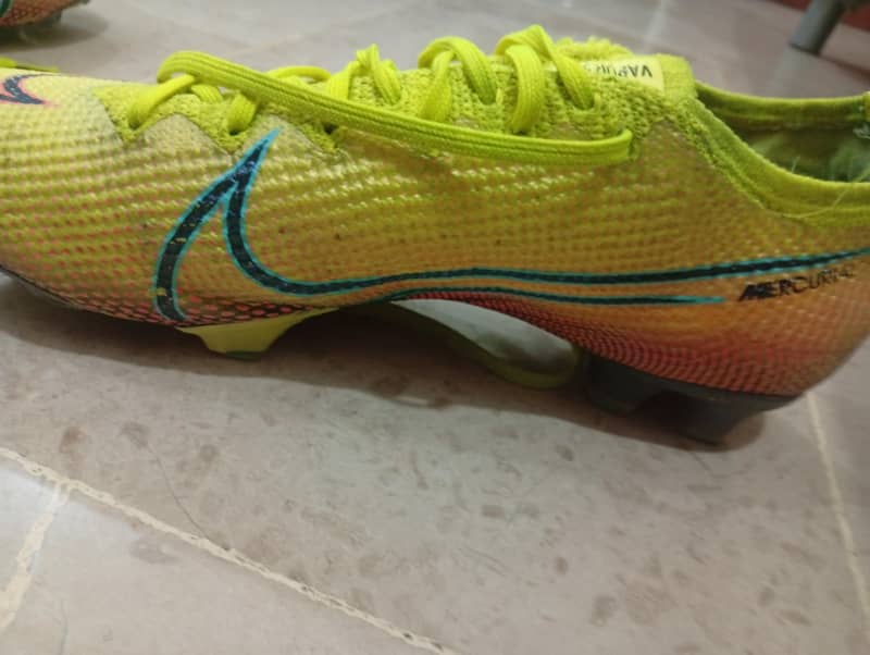 Nike studs 5