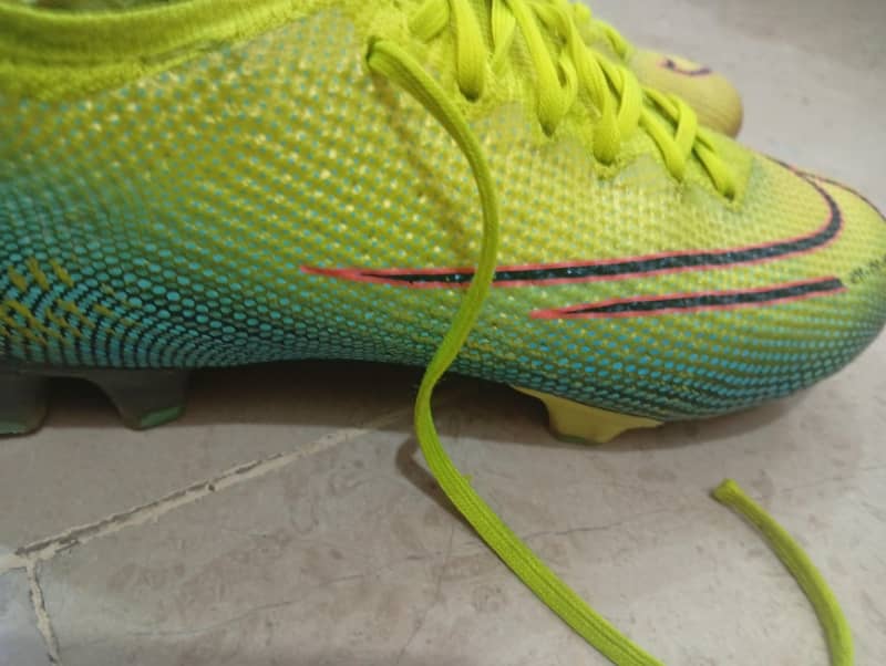 Nike studs 6